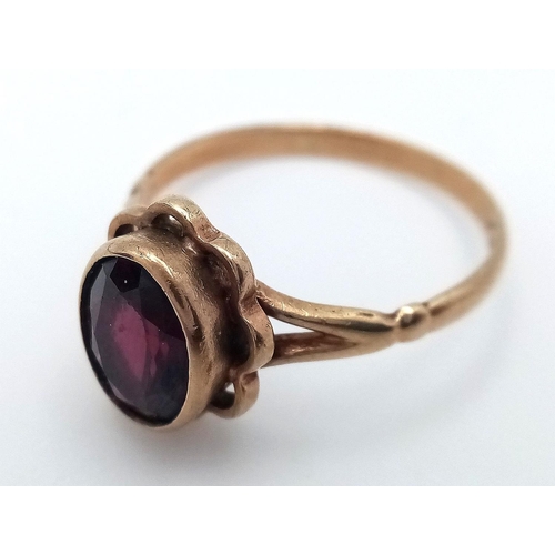 70 - Vintage 9 carat GOLD RING with large (1 carat) Oval Cut GARNET mounted to top. Complete with ring bo... 