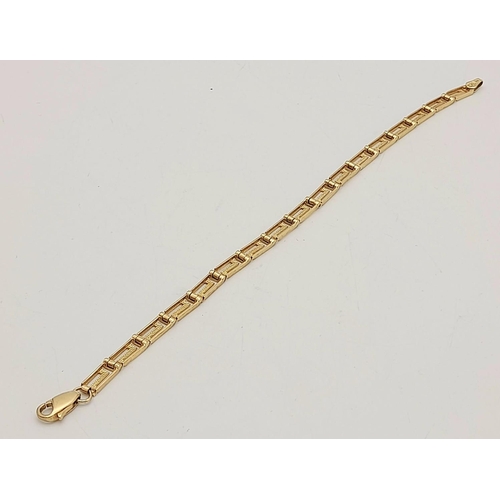 91 - Classic 9 ct GOLD GREEK KEY DESIGN BRACELET.  Fully hallmarked. 6 grams. 18.5 cm.