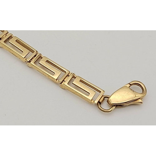 91 - Classic 9 ct GOLD GREEK KEY DESIGN BRACELET.  Fully hallmarked. 6 grams. 18.5 cm.