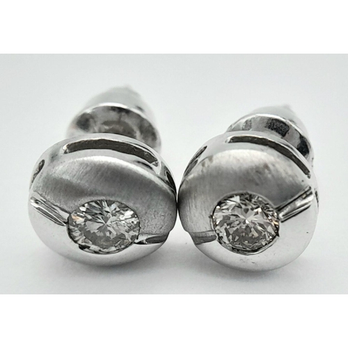 109 - A PAIR OF 18K WHITE GOLD DIAMOND STUD EARRINGS 0.20CT, 3.7G TOTAL WEIGHT. 

ref: SC 2026