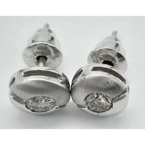 109 - A PAIR OF 18K WHITE GOLD DIAMOND STUD EARRINGS 0.20CT, 3.7G TOTAL WEIGHT. 

ref: SC 2026