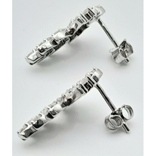 263 - A 9K WHITE GOLD DIAMOND EARRINGS 0.30CT, 2.5G TOTAL WEIGHT, 1CMx2CM.

ref: 4676