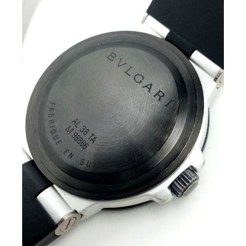 36 - A Bulgari Diagono Automatic Unisex Watch. Black rubber strap. Aluminium case - 38mm. Black dial with... 