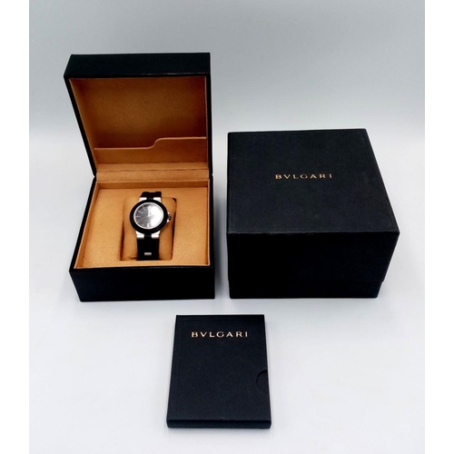 36 - A Bulgari Diagono Automatic Unisex Watch. Black rubber strap. Aluminium case - 38mm. Black dial with... 