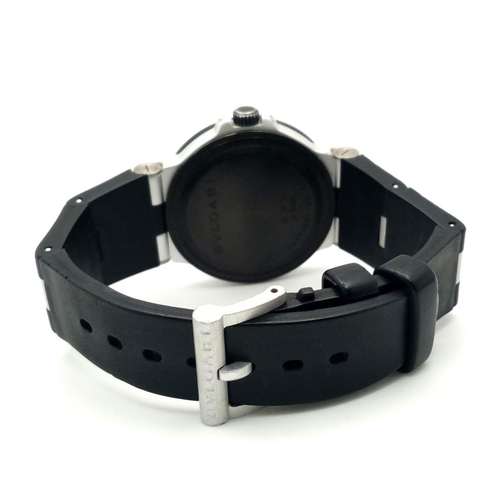 36 - A Bulgari Diagono Automatic Unisex Watch. Black rubber strap. Aluminium case - 38mm. Black dial with... 