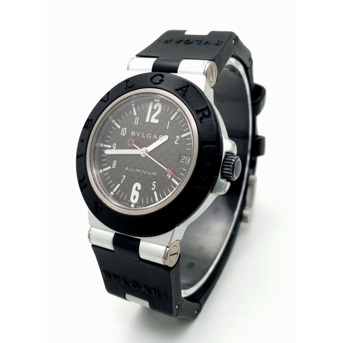 36 - A Bulgari Diagono Automatic Unisex Watch. Black rubber strap. Aluminium case - 38mm. Black dial with... 