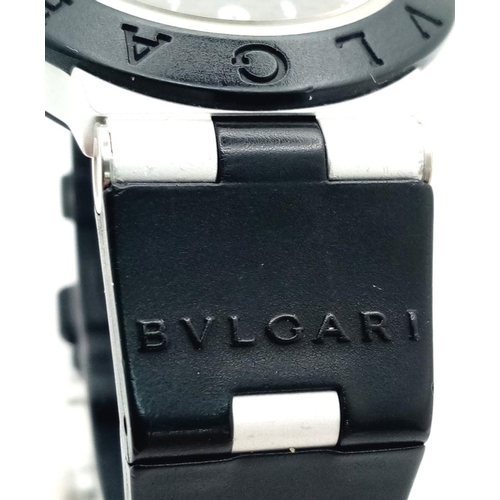 36 - A Bulgari Diagono Automatic Unisex Watch. Black rubber strap. Aluminium case - 38mm. Black dial with... 