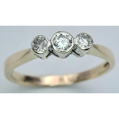 472 - A 9K YELLOW GOLD DIAMOND THREE STONE RING 0.33CT, 2.5G, SIZE R 1/2.

ref: JR5