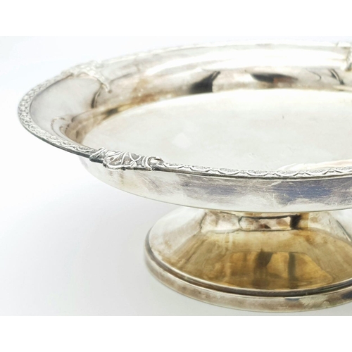 484 - A SOLID SILVER FOOTED DISH PRESENTED TO D.M.B. IN 1970  .     258.6gms    18cms DIAMETER