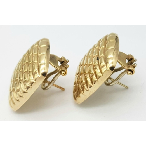 84 - Stunning pair of 9 carat GOLD EARRINGS. Square shape with attractive brickwork detail. Fitting for p... 