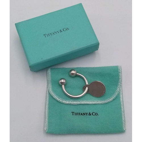 410 - A Sterling silver Tiffany & Co round tag keyring in original packaging, 20.8g. 

ref: TJ14