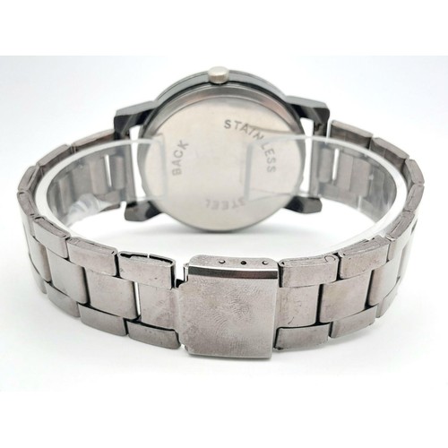 1419 - A JWH IV Quartz Gents Watch. Case - 38mm. In good condition and working order.