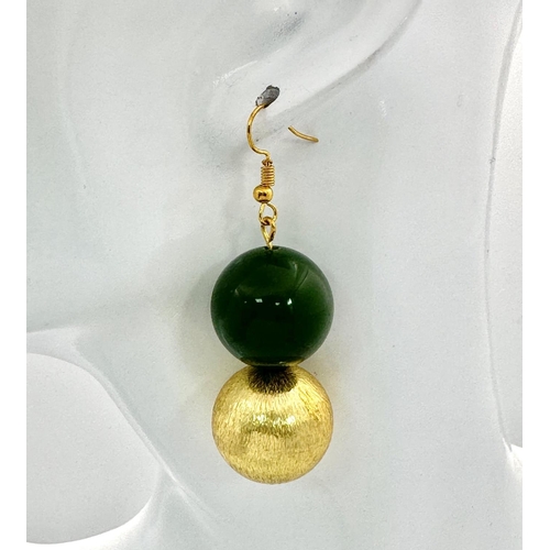 121 - A regal, dark green jade necklace with large gold-plated double Chinese dragon clasp and spacer bead... 