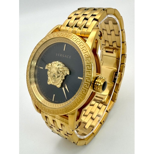 135 - A VERSACE PALAZZO EMPIRE gents PVD gold watch, case: 43 mm, black dial with a 3D Medusa head, Greek
... 