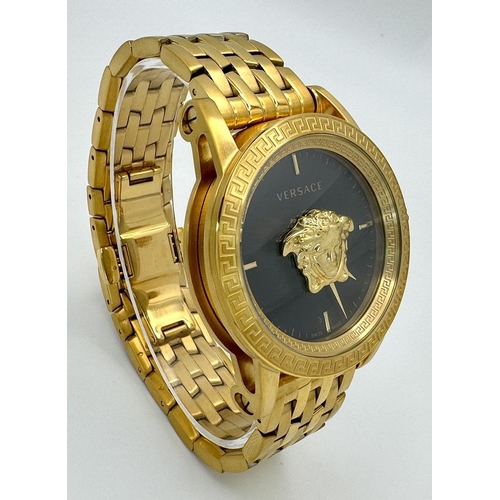 135 - A VERSACE PALAZZO EMPIRE gents PVD gold watch, case: 43 mm, black dial with a 3D Medusa head, Greek
... 