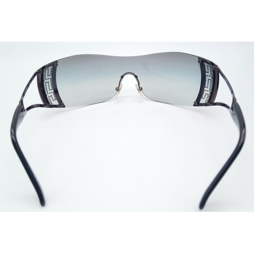 164 - A GIANNI VERSACE ladies’ sunglasses, panoramic single viewing lens in smoky quartz colour, Greek key... 