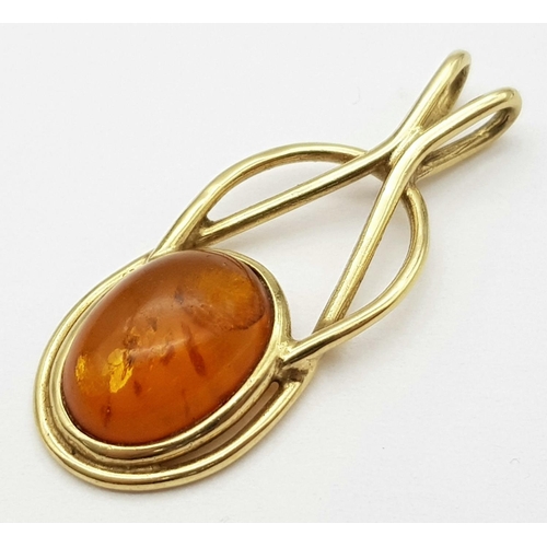 24 - A 9K Yellow Gold Amber Cabochon Pendant. 4cm. 3.5g total weight.