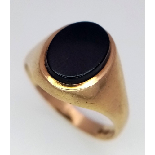 289 - A 9K Yellow Gold Black Onyx Signet Ring. Size K. 2.2g total weight.