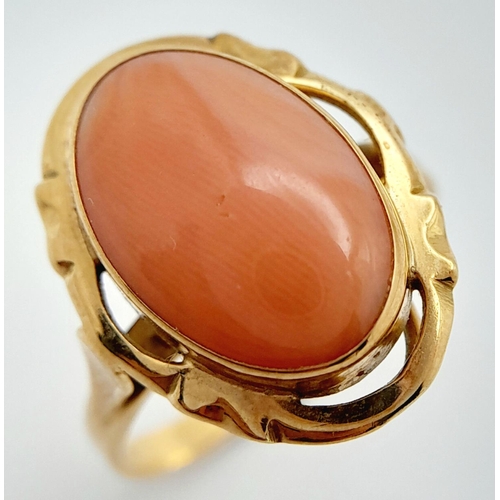 86 - A Beautiful Vintage 18K Yellow Gold Pink Coral Ring. Pastel coloured coral cabochon. Size P. 4.1g to... 