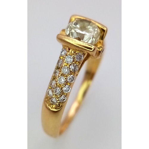 92 - An 18K Yellow Gold and Diamond Gents Dress Ring. A 1.044ct brilliant round cut centre diamond is acc... 