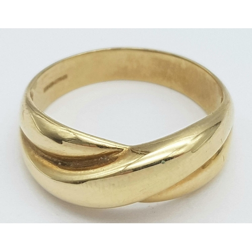 93 - A 9K Yellow Gold Crossover Ring. Size S. 4.15g.