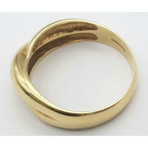 93 - A 9K Yellow Gold Crossover Ring. Size S. 4.15g.