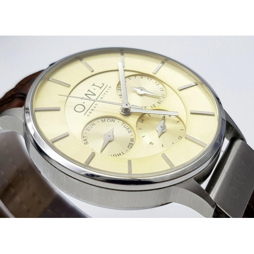 346 - Men’s Quartz Chronometer Watch by O.W.L (O.W.L Are British Designer Watches). Case Size 40mm. Comes ... 