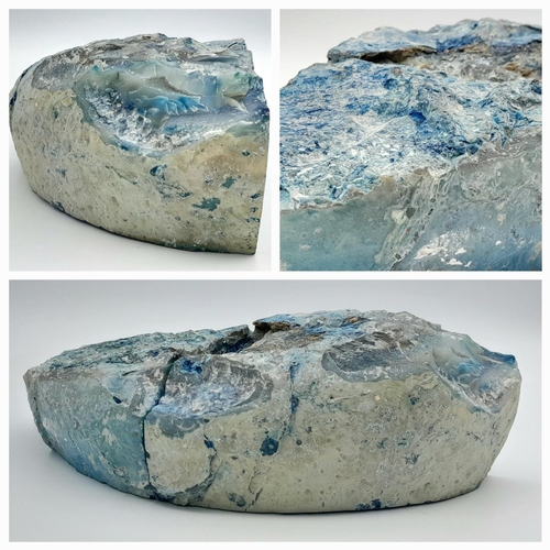 227 - A beautiful pair of large blue agate bookends, total weight: 2750 g.