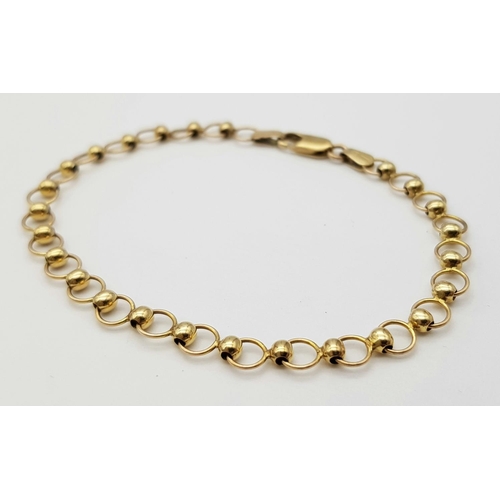 416 - 9k yellow gold fancy circle bracelet, 18.5cm, 3.9g

ref: 1580I-8