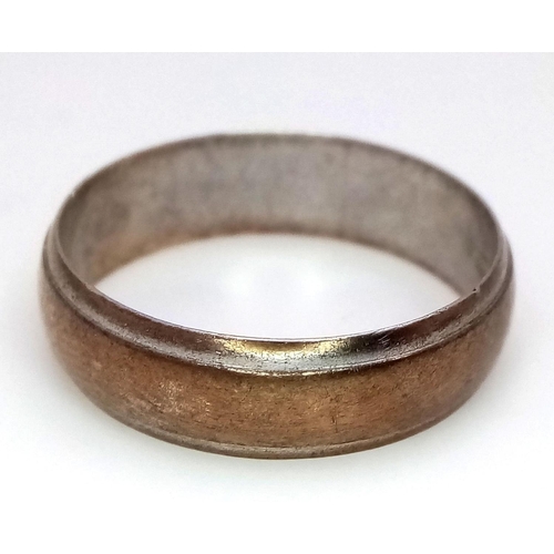 480 - 9k 2 tone 6mm band ring, 3.8g, size V

ref: 1573I-3