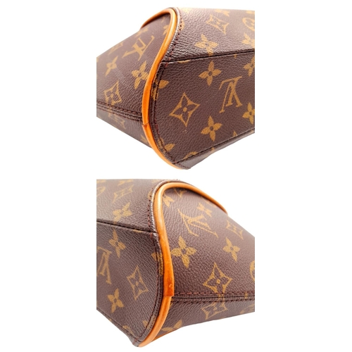 146 - A Louis Vuitton Ellipse Handbag. Monogram canvas exterior with leather trim, the iconic LV padlock, ... 