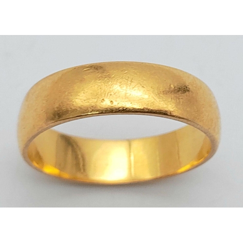 347 - 22K Yellow gold 5mm Wedding Band, 4.5g total weight, size L 1/2

Ref: 1572I