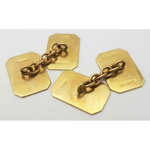 417 - A PAIR OF CHAIN LINKED 9K GOLD CUFFLINKS WITH THE INITALS JH ON ONE SIDE AND A DELIGHTFUL PATTERN ON... 