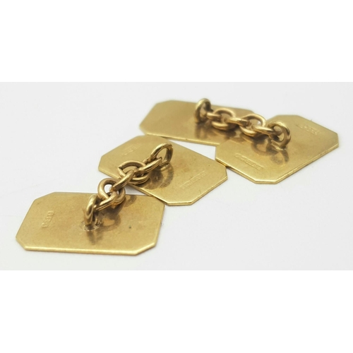 417 - A PAIR OF CHAIN LINKED 9K GOLD CUFFLINKS WITH THE INITALS JH ON ONE SIDE AND A DELIGHTFUL PATTERN ON... 