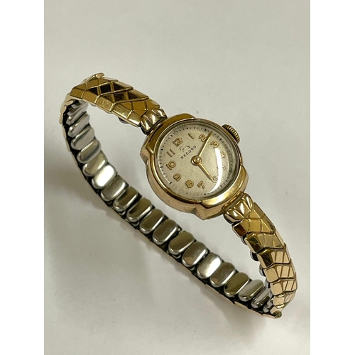 286 - A 9ct gold ladies watch , ticks . Sold as found.