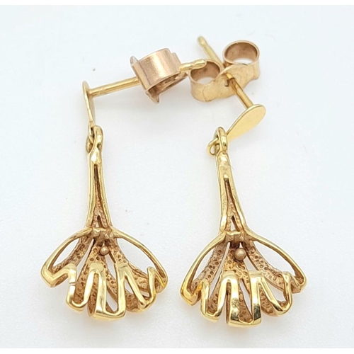 308 - Attractive pair of 9 carat GOLD EARRINGS. Contemporary drop design, complete with gold backs. 1.15 g... 