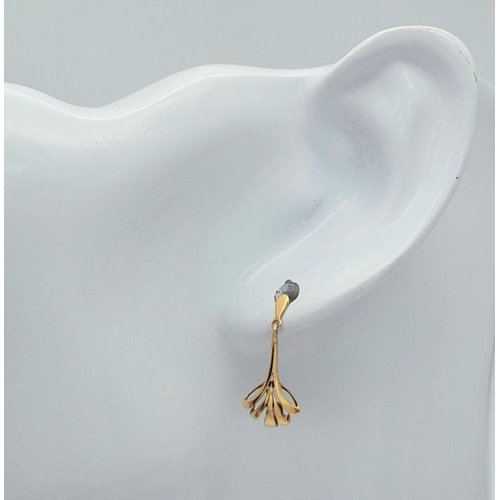 308 - Attractive pair of 9 carat GOLD EARRINGS. Contemporary drop design, complete with gold backs. 1.15 g... 