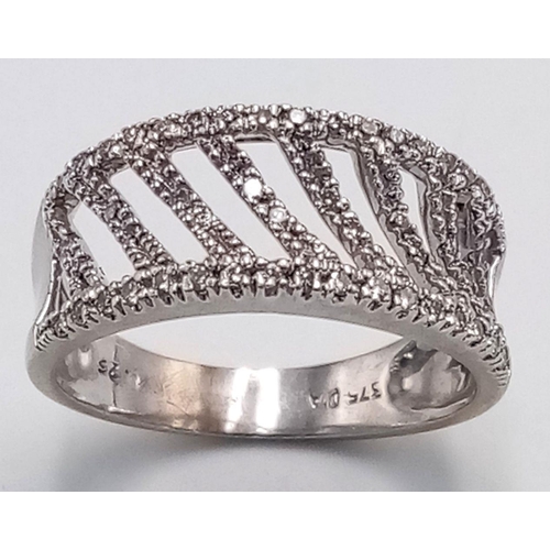 376 - 9K WHITE GOLD DIAMOND RING 3G SIZE M

ref: SC 3026