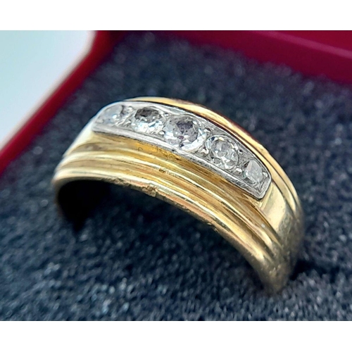 7 - Vintage 14 carat GOLD and DIAMOND RING.Having a graduated sweep of five DIAMONDS set to top. 7.2 gra... 