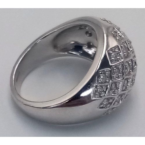 82 - 9K WHITE GOLD DIAMOND RING 10.1G SIZE O

ref: SC 3007