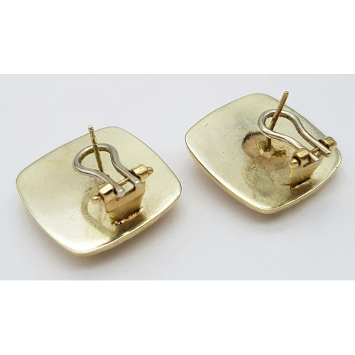 203 - An impressive pair of 9 carat GOLD EARRINGS. Brickwork design. Fully hallmarked. Suitable for pierce... 