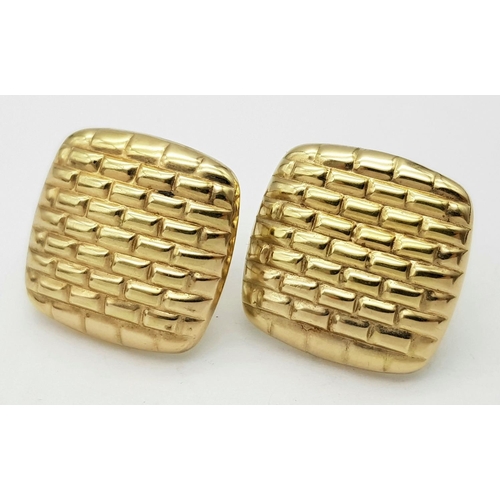 203 - An impressive pair of 9 carat GOLD EARRINGS. Brickwork design. Fully hallmarked. Suitable for pierce... 