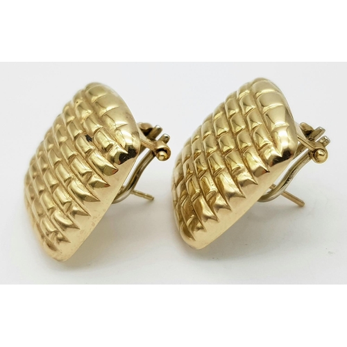 203 - An impressive pair of 9 carat GOLD EARRINGS. Brickwork design. Fully hallmarked. Suitable for pierce... 