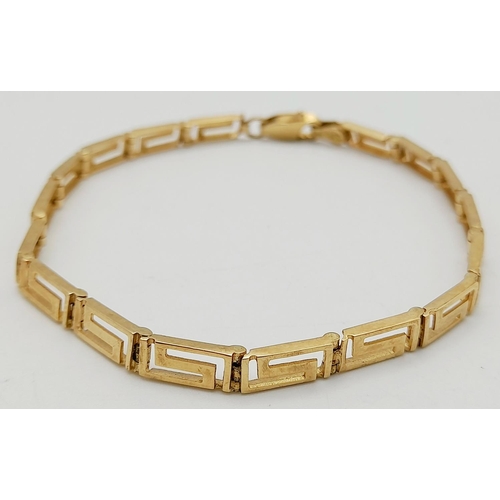 210 - Traditional 9 carat yellow GOLD BRACELET in a GREEK KEY DESIGN. Fully hallmarked. 6.0 grams. 18.5 cm... 