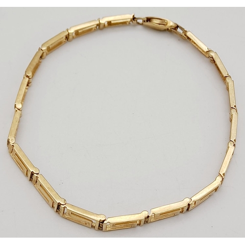 210 - Traditional 9 carat yellow GOLD BRACELET in a GREEK KEY DESIGN. Fully hallmarked. 6.0 grams. 18.5 cm... 