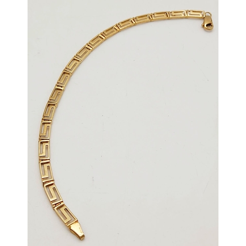 210 - Traditional 9 carat yellow GOLD BRACELET in a GREEK KEY DESIGN. Fully hallmarked. 6.0 grams. 18.5 cm... 