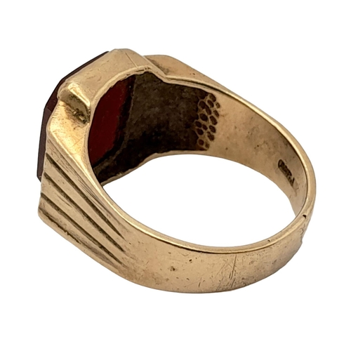 42 - Gentleman’s vintage 9 CARAT GOLD and CARNELIAN SIGNET RING. Fully hallmarked .7.5 grams. Size W 1/2 ... 