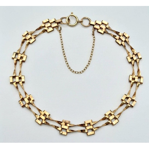 177 - A Delicate 9K Yellow Gold Gate Bracelet with Safety Chain. 16cm. 2.91g