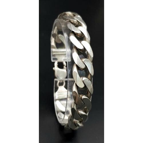 249 - A Classic Chunky Sterling Silver Curb Bracelet. 18cm. Italian made. 45g