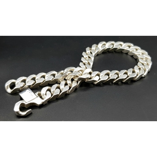 1405 - A very attractive heavy Solid Silver 925 curb bracelet, 37.9 grams, 22.5cm. Excellent condition.